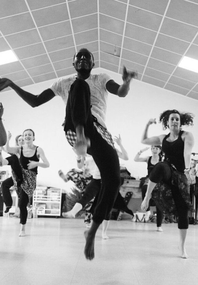 Cours de danse africaine en salle